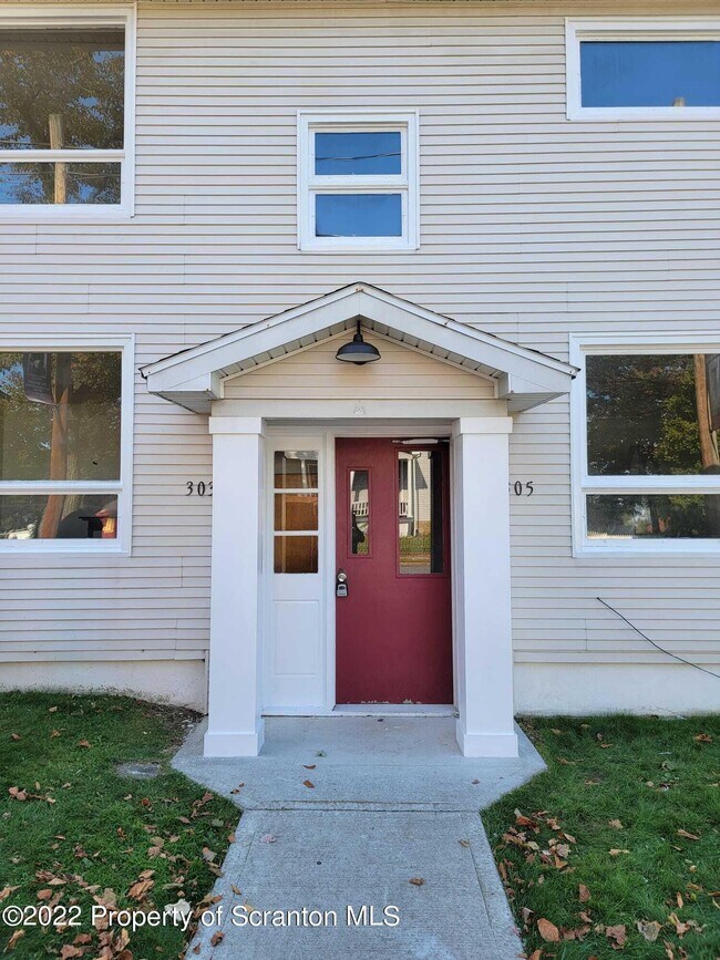 Building Photo - 303 E Drinker St