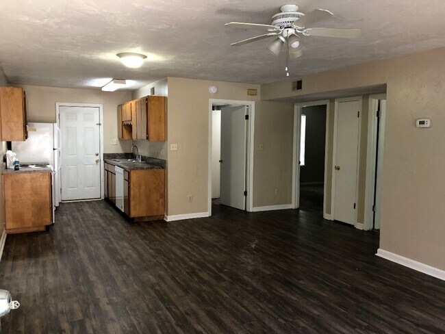 Foto del edificio - Downstairs unit off Mahan avail NOW!
