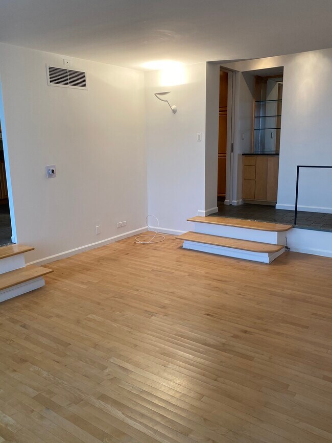 Living Room - 3200 N Lake Shore Dr