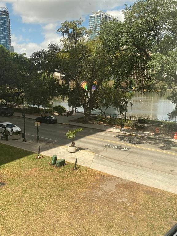 Foto del edificio - 322 E Central Blvd