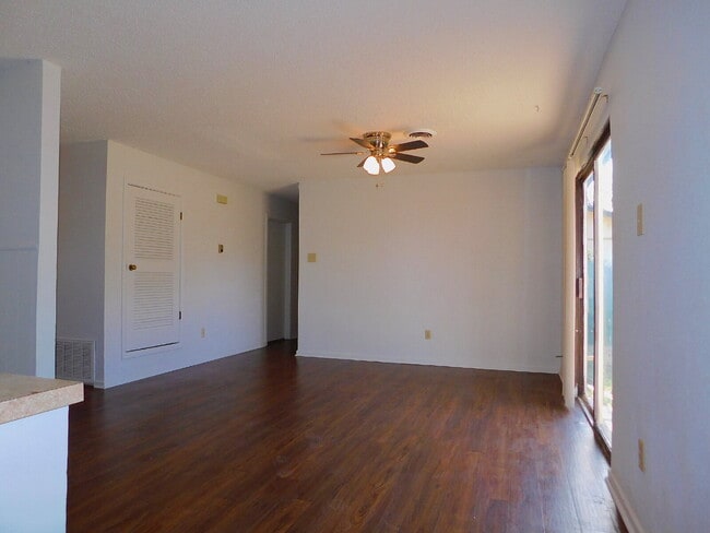 Building Photo - Charming 3-Bedroom Home with Spacious Layo...