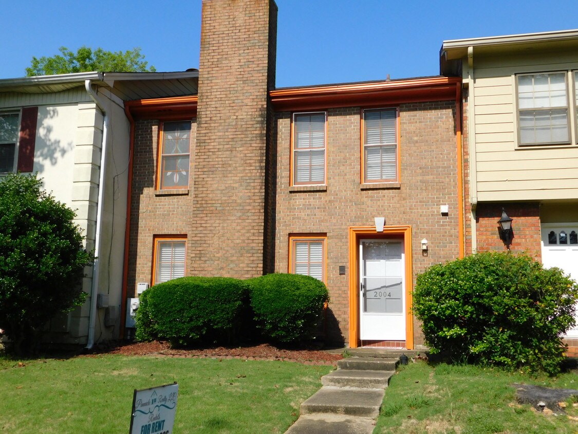 Primary Photo - 2004 Rexford Rd