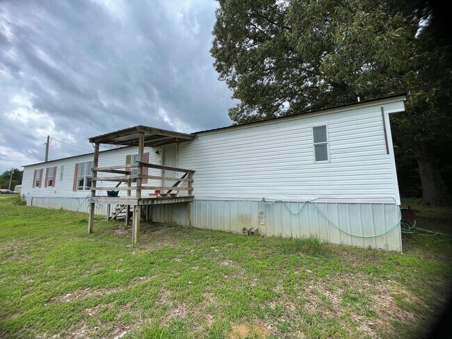 Building Photo - 3 Bed, 2 Bath, 1,280 sq ft mobile home on ...