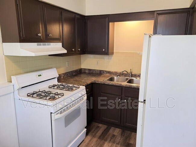 Building Photo - 102 College Park Ct
