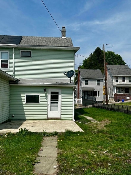 Building Photo - 320 North St