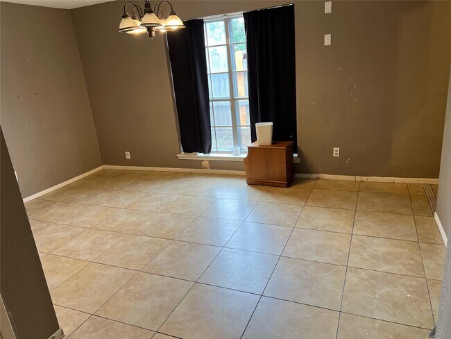 Building Photo - 84 W Park West Dr