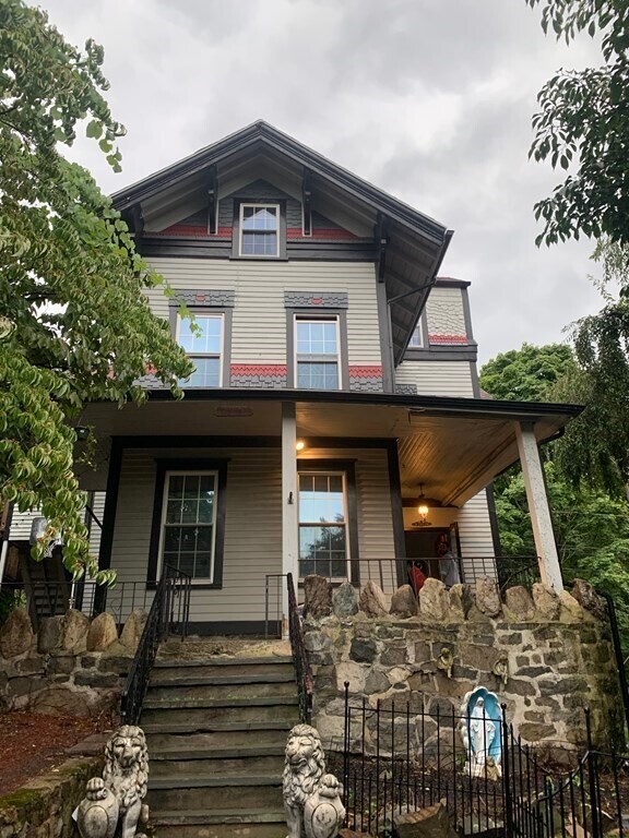 Building Photo - 41 Rockingham Ave