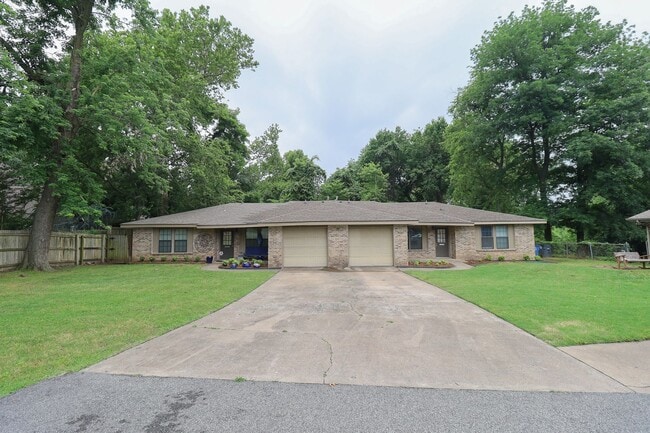 Building Photo - Amazing 2 Bedroom 2 Bath, NO PETS