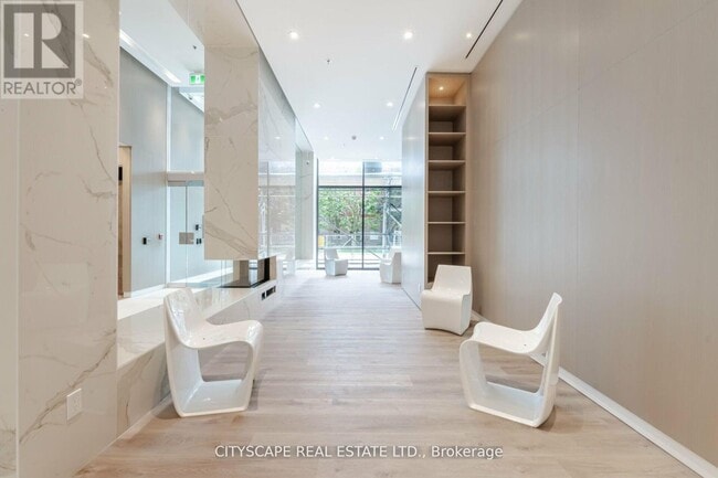 Building Photo - 370 Martha St