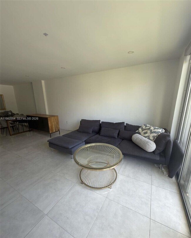 Foto del edificio - 2851 NE 183rd St