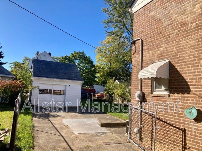 Building Photo - 5574 Beechwood Ave