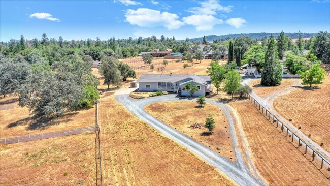 Foto del edificio - 21179 Hemlock St