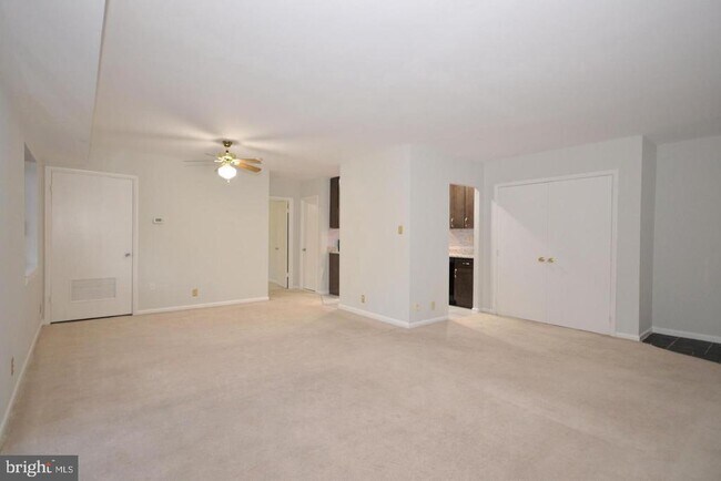 Foto del edificio - 6260 Edsall Rd