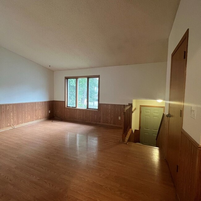 Building Photo - NE Rochester MN 4 Bedroom 2 Full Bathrooms...