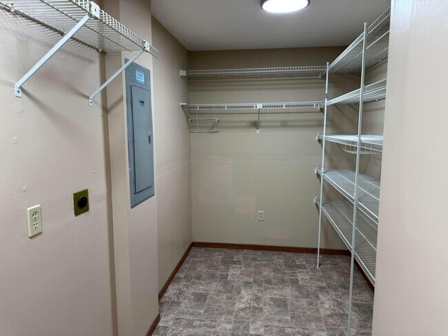 Foto del edificio - 7337 Woodlow Dr