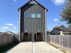 Building Photo - 3407 Sakowitz St
