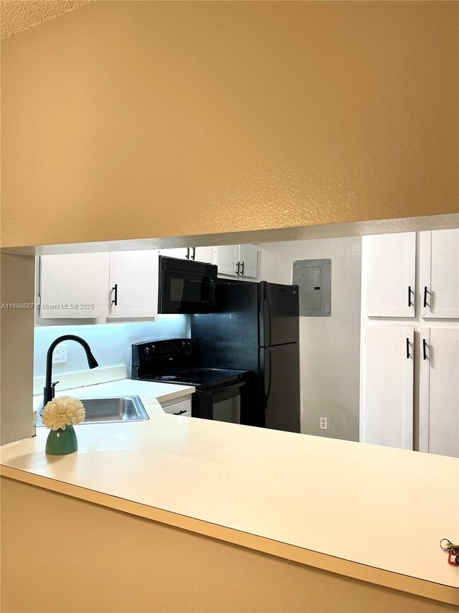 Foto del edificio - 8215 Sun Spring Cir