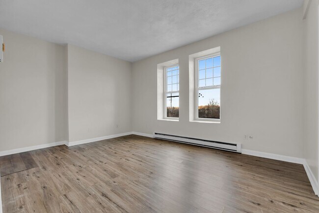 Building Photo - 439 Walnut St