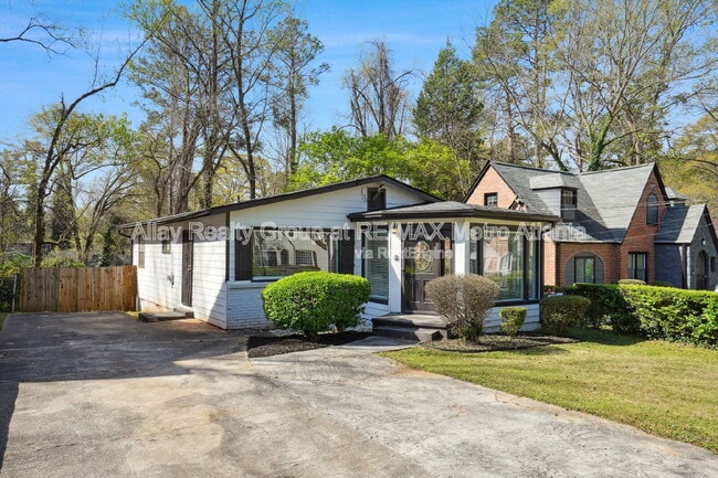 Building Photo - 1770 Rogers Ave SW