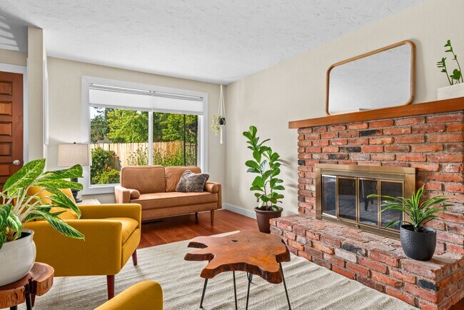 Building Photo - Apply directly on our website https://thetlcrealtyteam.com