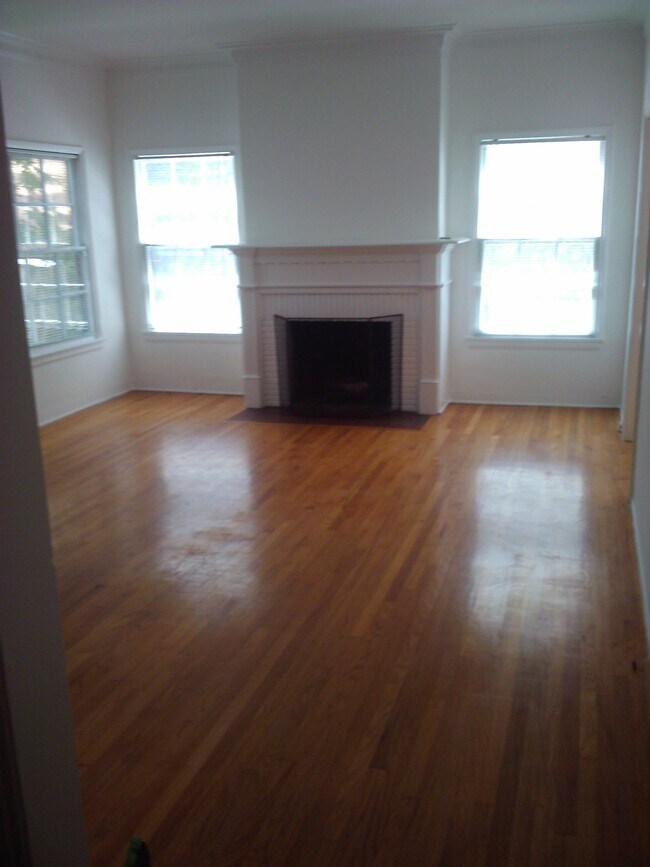 Foto del edificio - 145 S Harper Ave