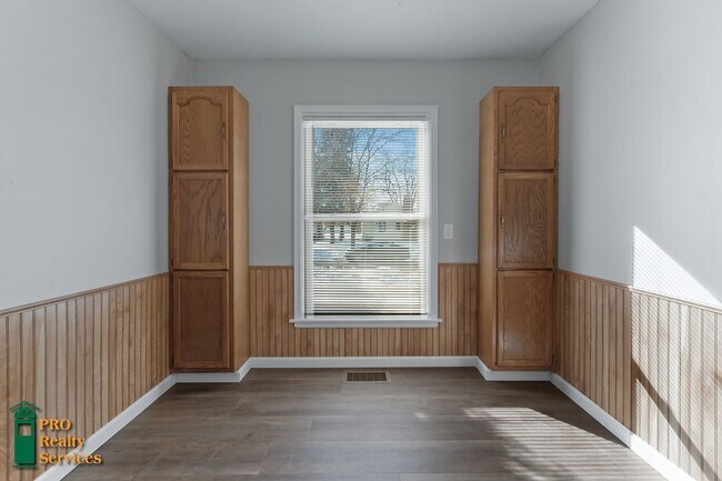 Foto del edificio - 3 Bedroom Home in Robbinsdale