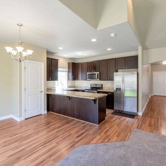 Foto del edificio - 1848 Woodview Dr W