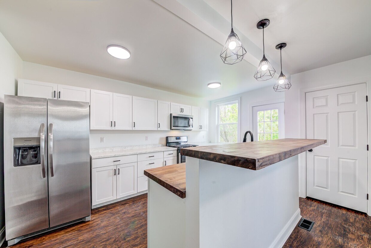 Primary Photo - Available May 2024 - Completely RENOVATED ...