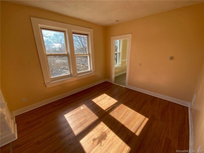 Foto del edificio - 624 Winchester Ave