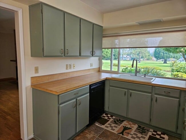 Building Photo - 2Bd/2Ba Single Story Home - Available to View!