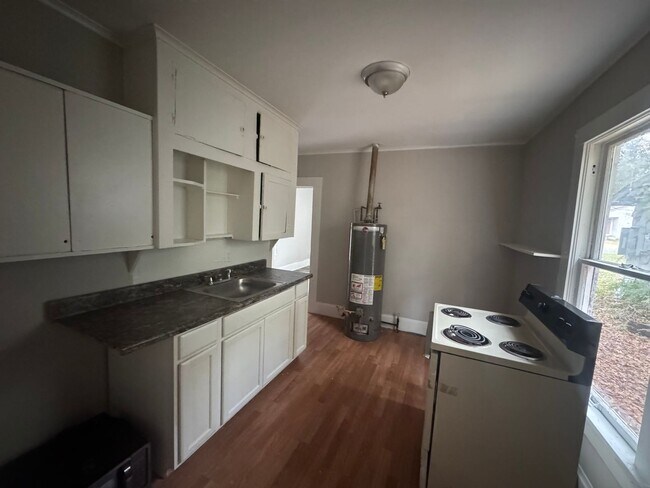 Building Photo - Cozy 1-Bedroom Home with Inviting Living S...