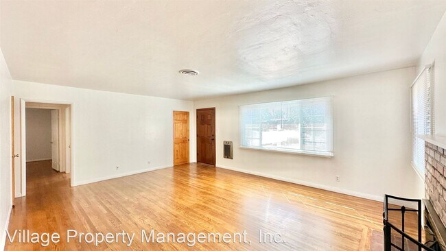 Foto del edificio - 3 br, 2 bath House - 202 East College Street