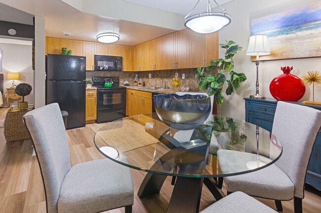 Building Photo - Fairway View