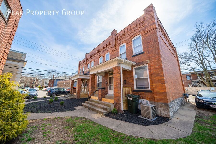 Primary Photo - Available Now! Newly Renovated 2 Bedroom T...