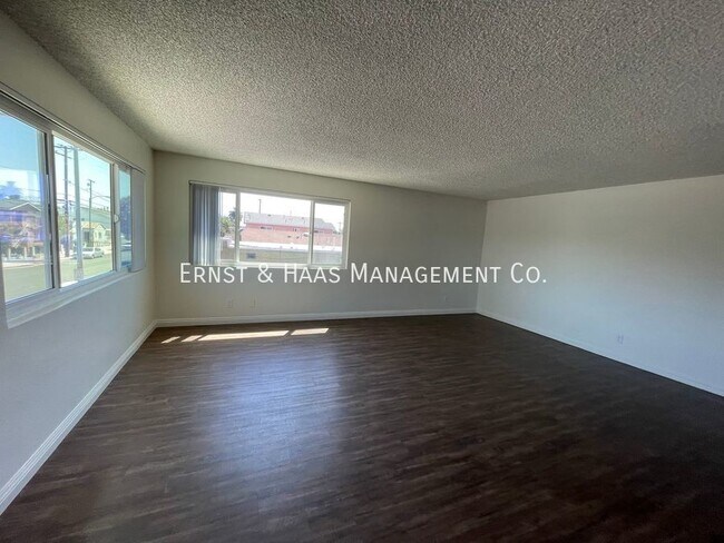 Building Photo - Wonderful 3 Bedroom Apartment in Gated Bui...