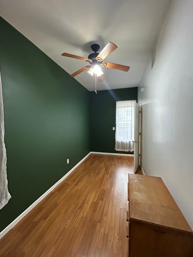 Foto principal - 2442 W. Iowa-1R