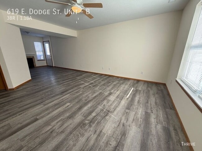 Building Photo - 619 E Dodge St