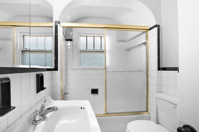 Building Photo - 1824 Burwell Ave