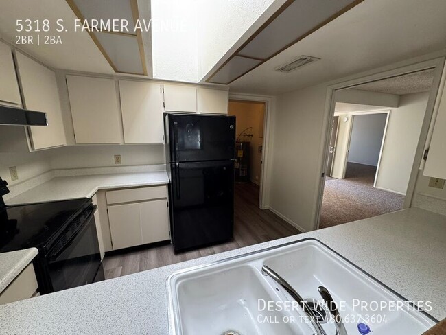 Building Photo - 5318 S Farmer Ave