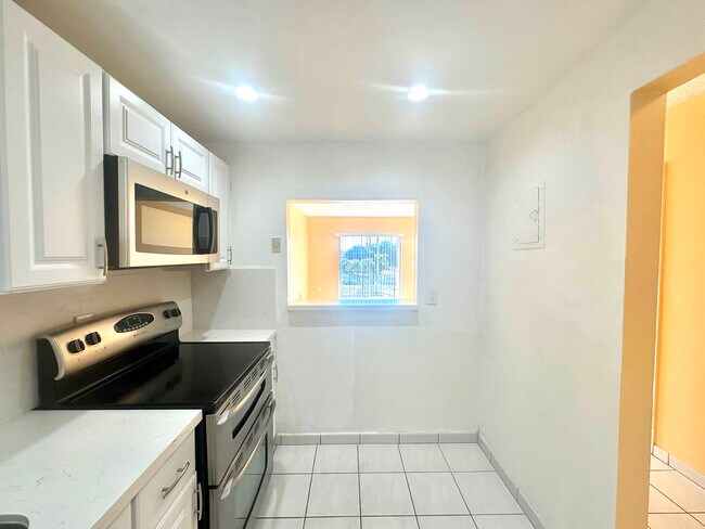 Foto del edificio - 1075 W 68th St