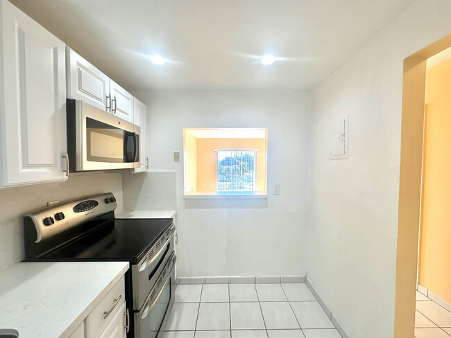 Building Photo - 1075 W 68th St
