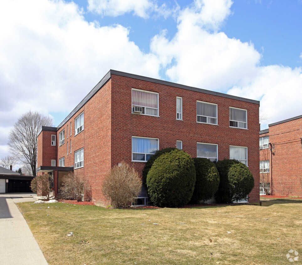 Primary Photo - 12-26 Rosseau Rd