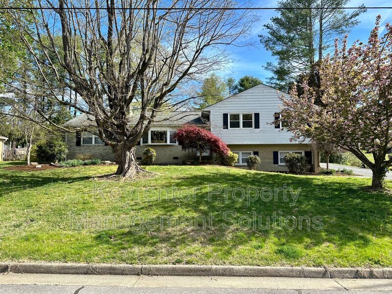 Primary Photo - 2129 Forest Dr