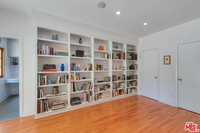 Foto del edificio - 4111 Allott Ave