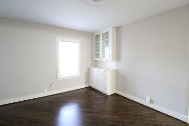 Foto del edificio - 2 Bedroom 1 Bath Bungalow Next to Woodside Pool