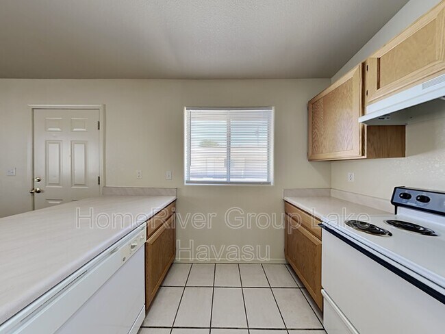 Building Photo - 2139 Moyo Dr