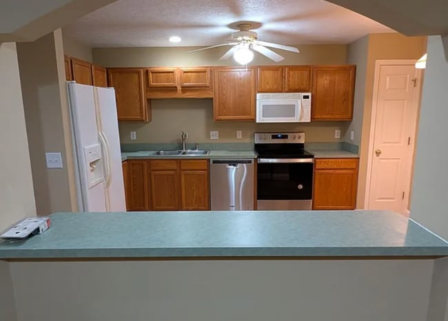 Foto del edificio - 741 Tulip Grove Rd