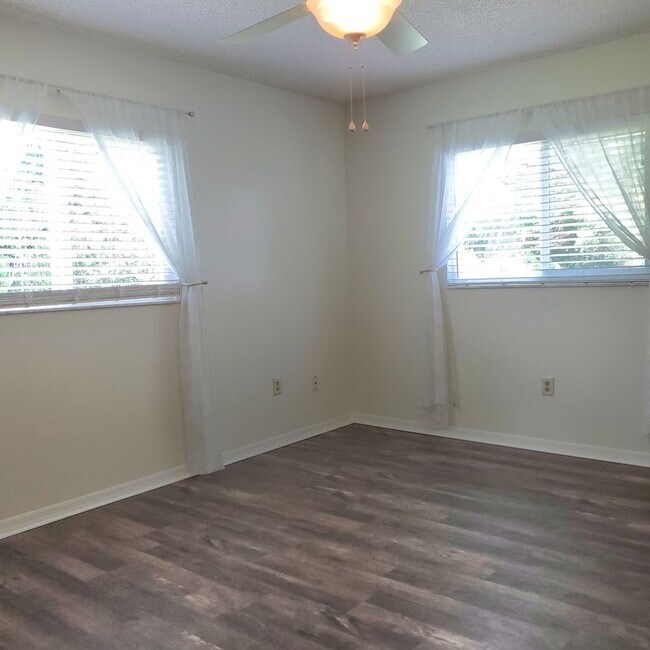 Building Photo - 6311 SW 106th Pl