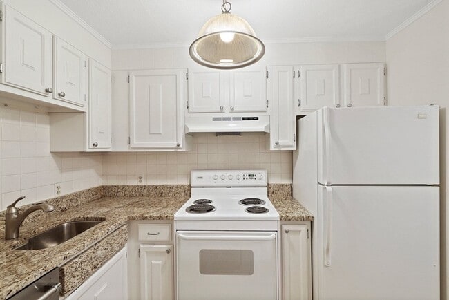 Building Photo - 209 Great Rd