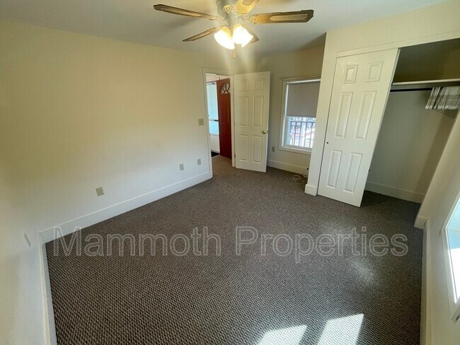 Building Photo - 318 Lowell St